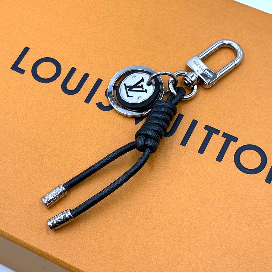 極美品 ルイヴィトン キーホルダー レザーロープ M67224 LV チャーム