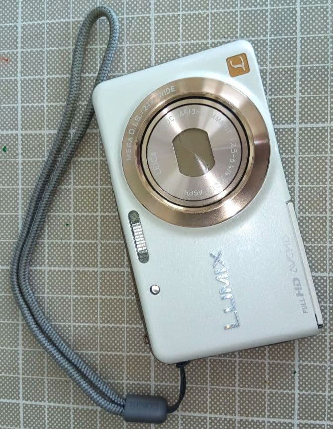 Panasonic DMC-FX80 ホワイト コンパクトデジタルカメラ