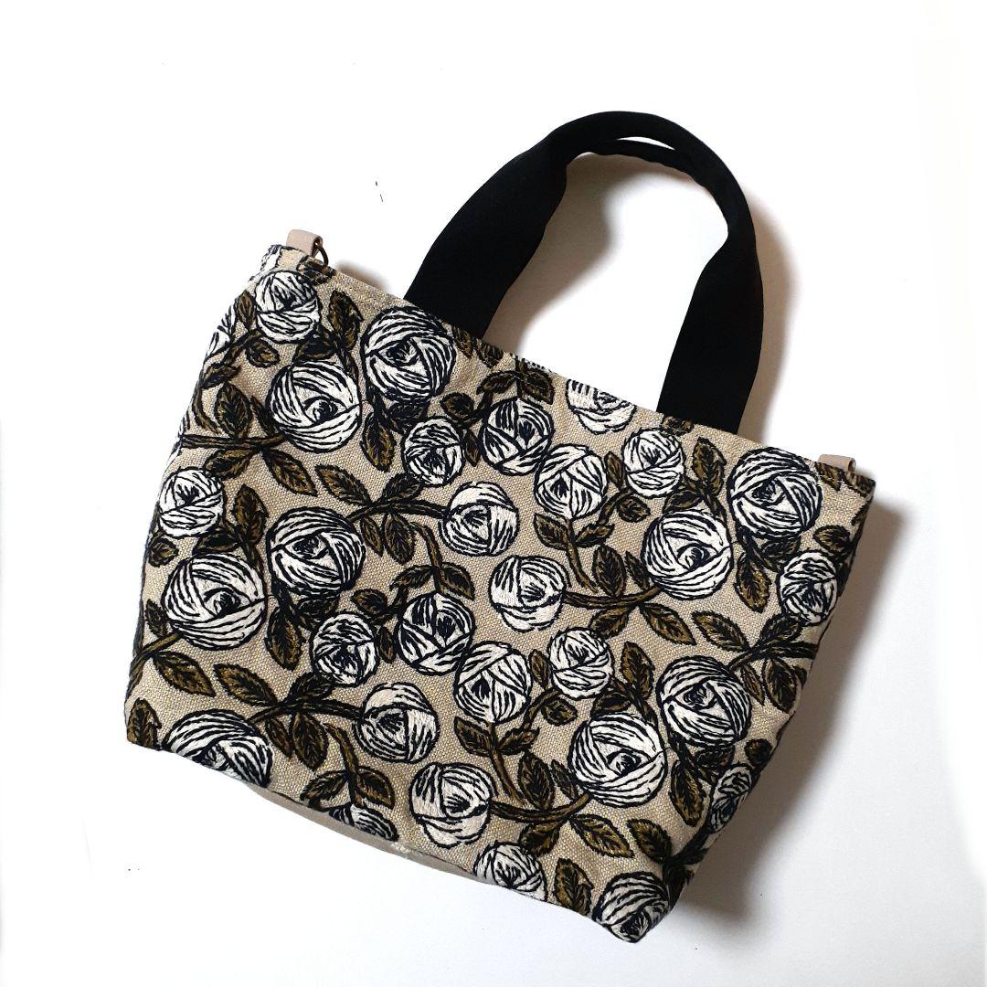 ミナペルホネン　rosy ベージュのシンプルトートバッグ