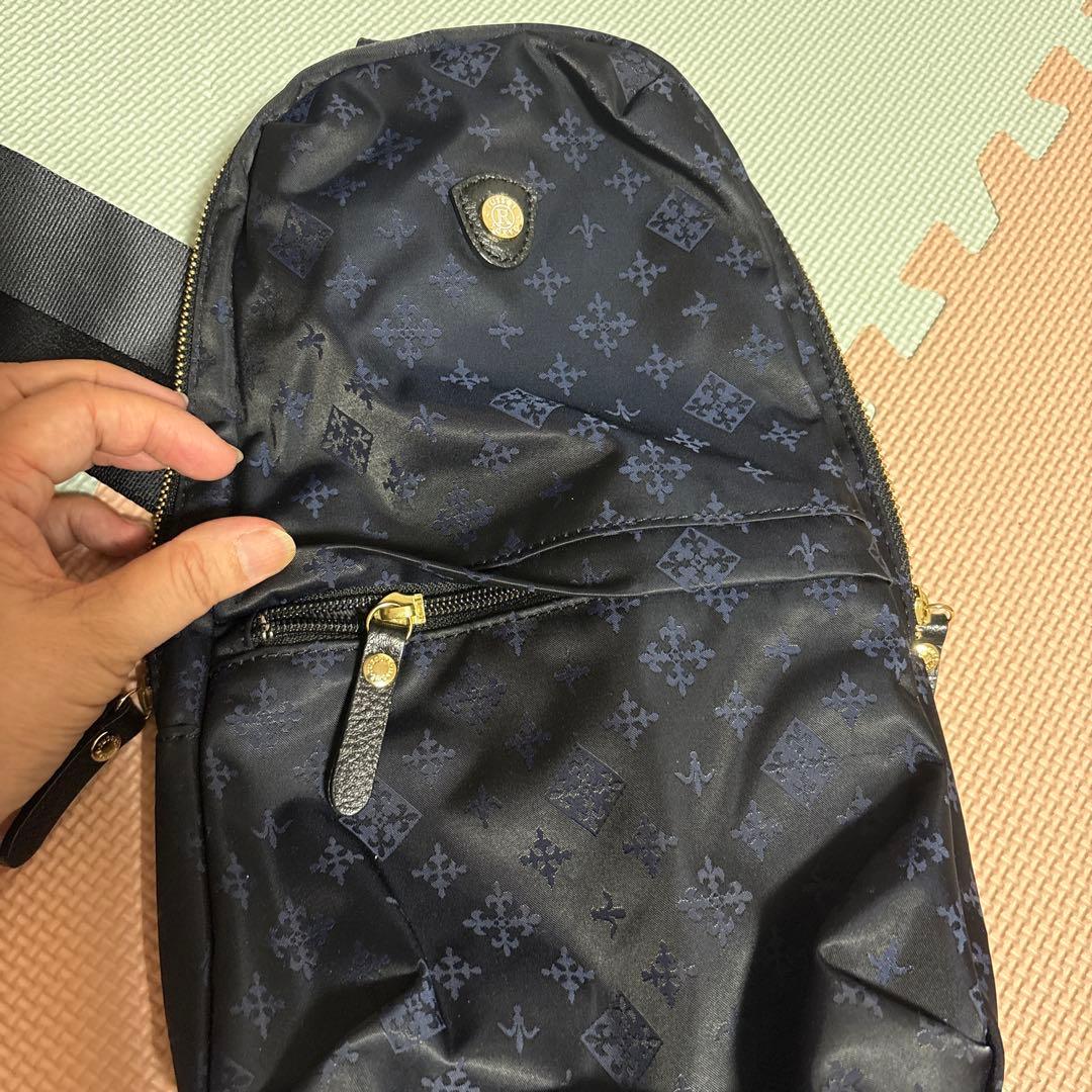 ラシット　ボディバッグ