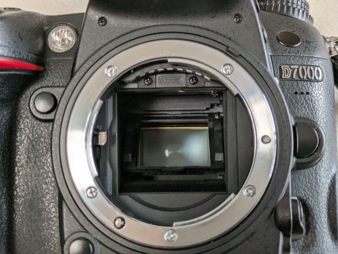 ニコンD7000ボディ 純正バッテリーグリップ(MB-D11)付き 防湿庫保管