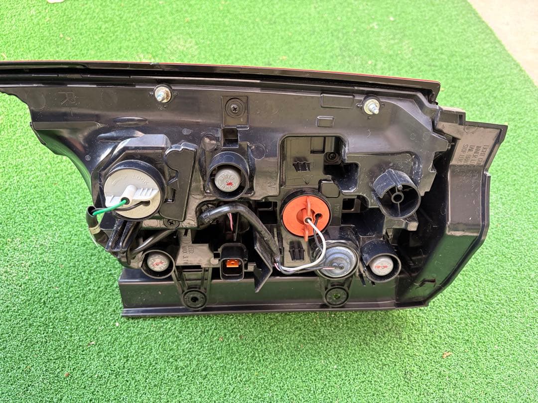 ⭐︎デリカD5 後期　テール　ライト⭐︎ 右側　運転席側　ランプ