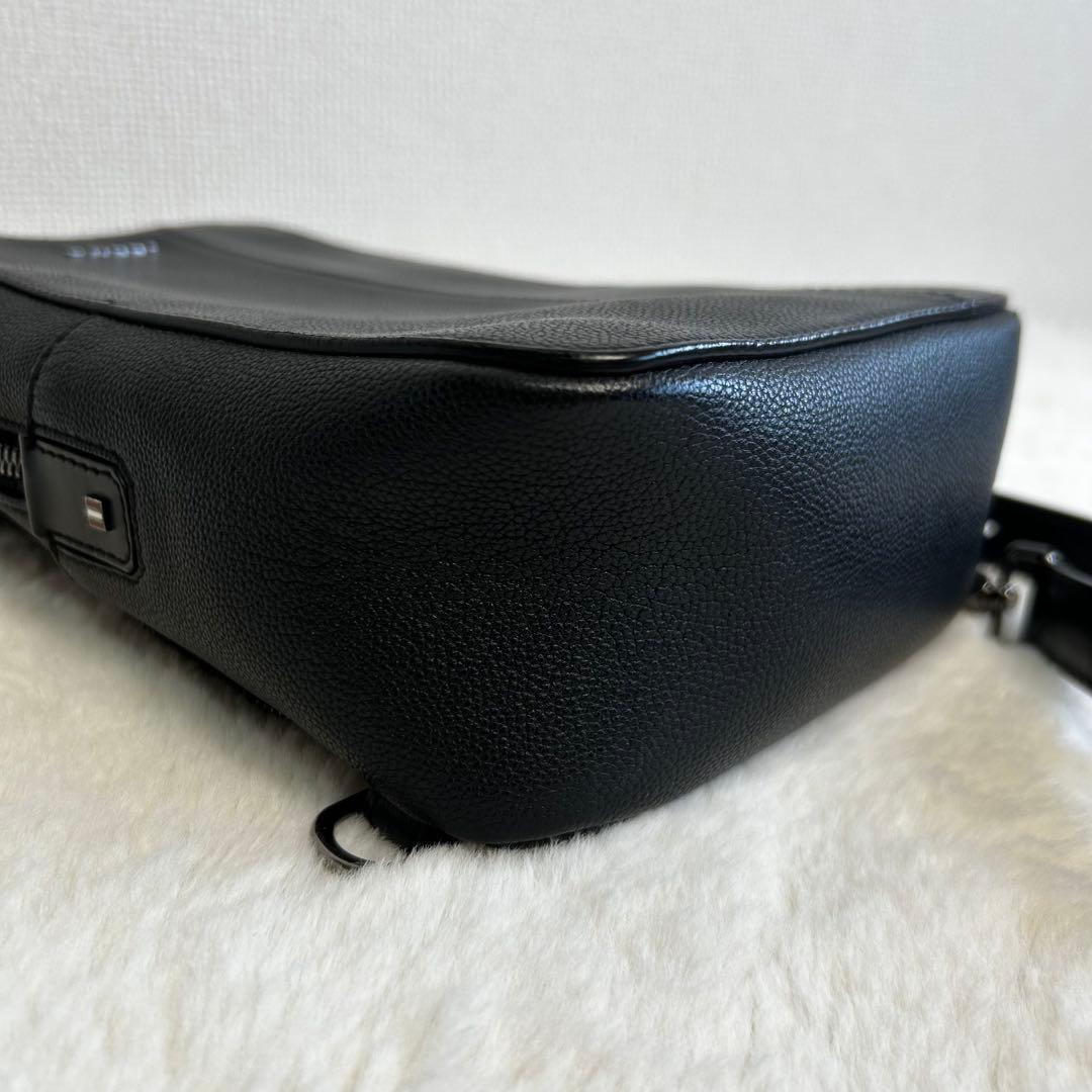 美品　\" BALLY \" Mythos シボ革　スリングバッグ ボディバッグ