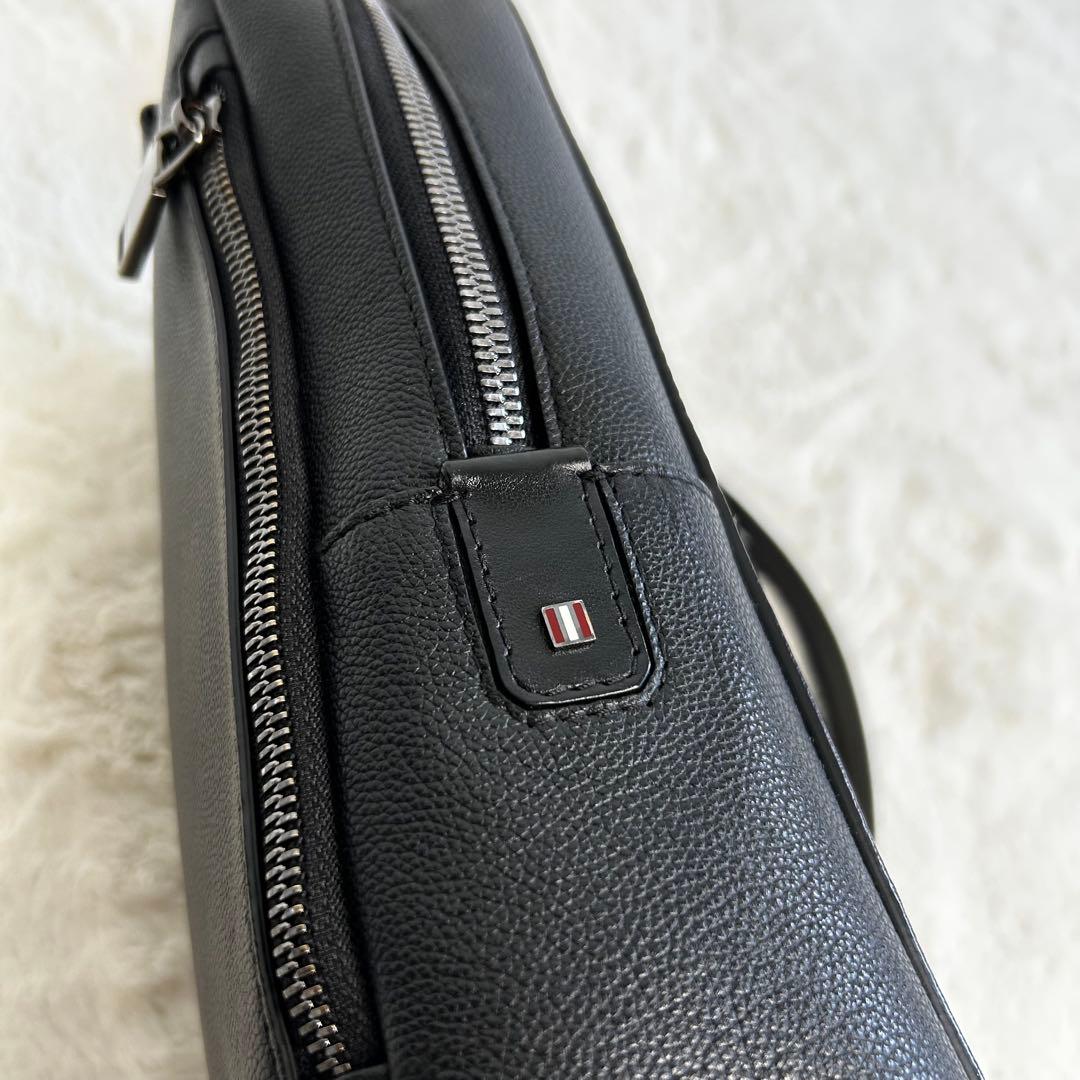 美品　\" BALLY \" Mythos シボ革　スリングバッグ ボディバッグ