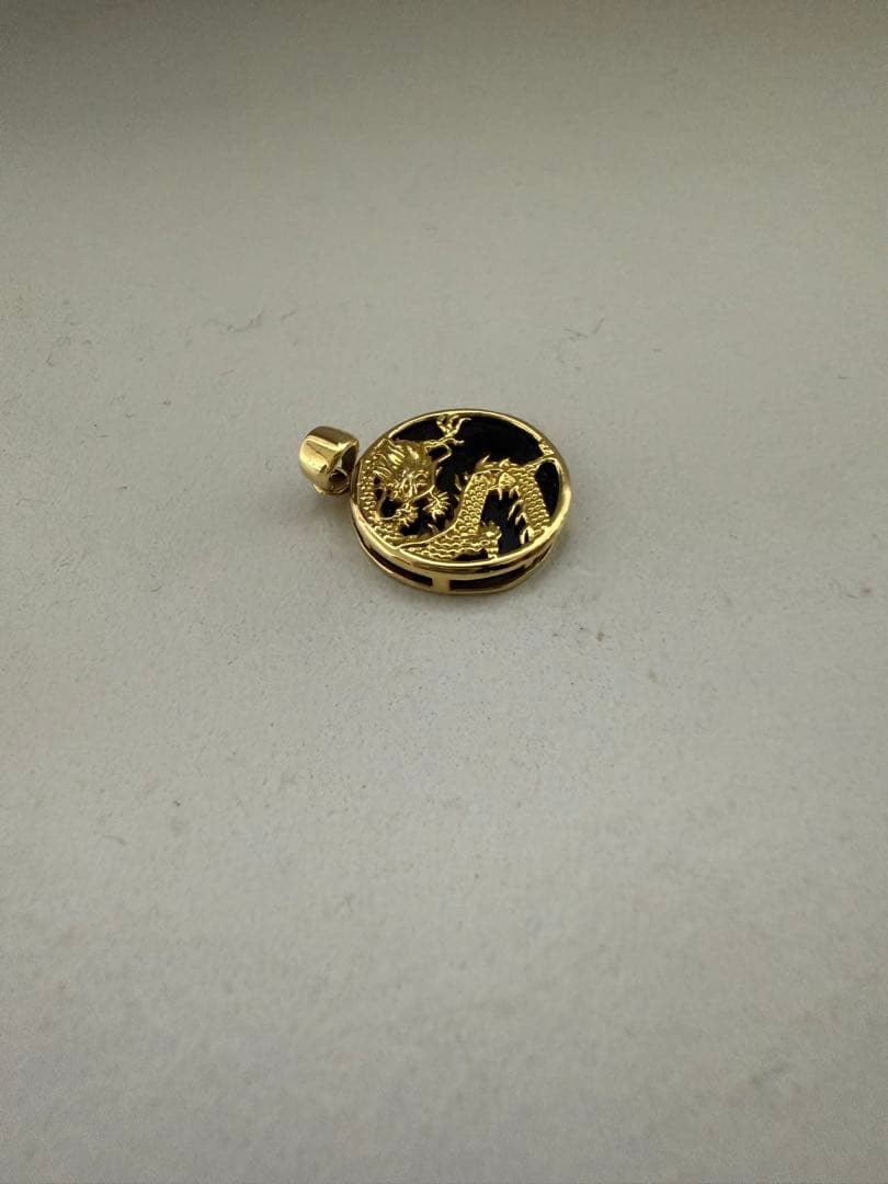 Ｋ18 18金　オニキス　龍　ドラゴン　ペンダントトップ　16ｍｍ×16ｍｍ