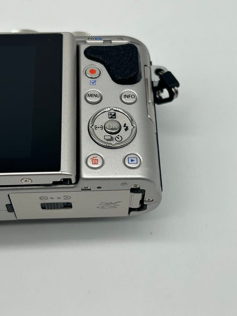 【シャッター132回】OLYMPUS PEN E-PL8 レンズキット#137