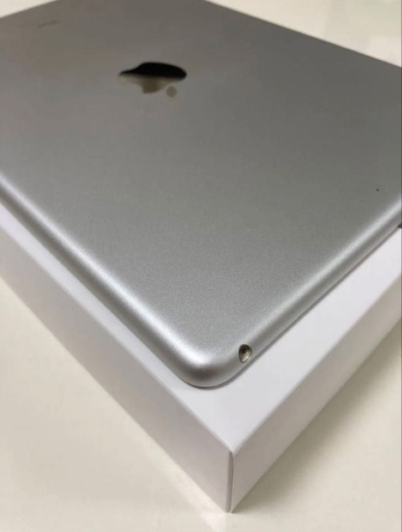Apple iPad 10.2インチ シルバー