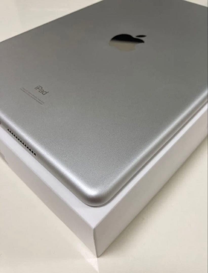 Apple iPad 10.2インチ シルバー