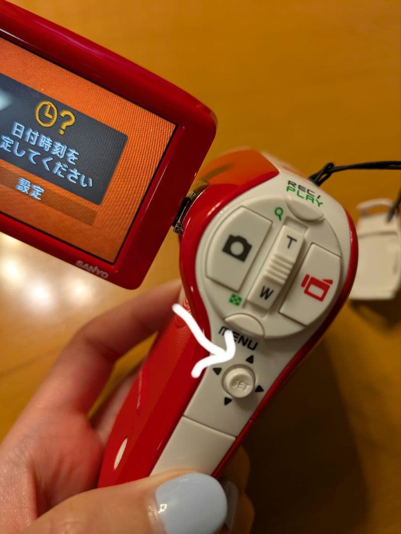 サンヨー　SANYO　ビデオカメラ レッド　Xacti DMX-CG9(R)