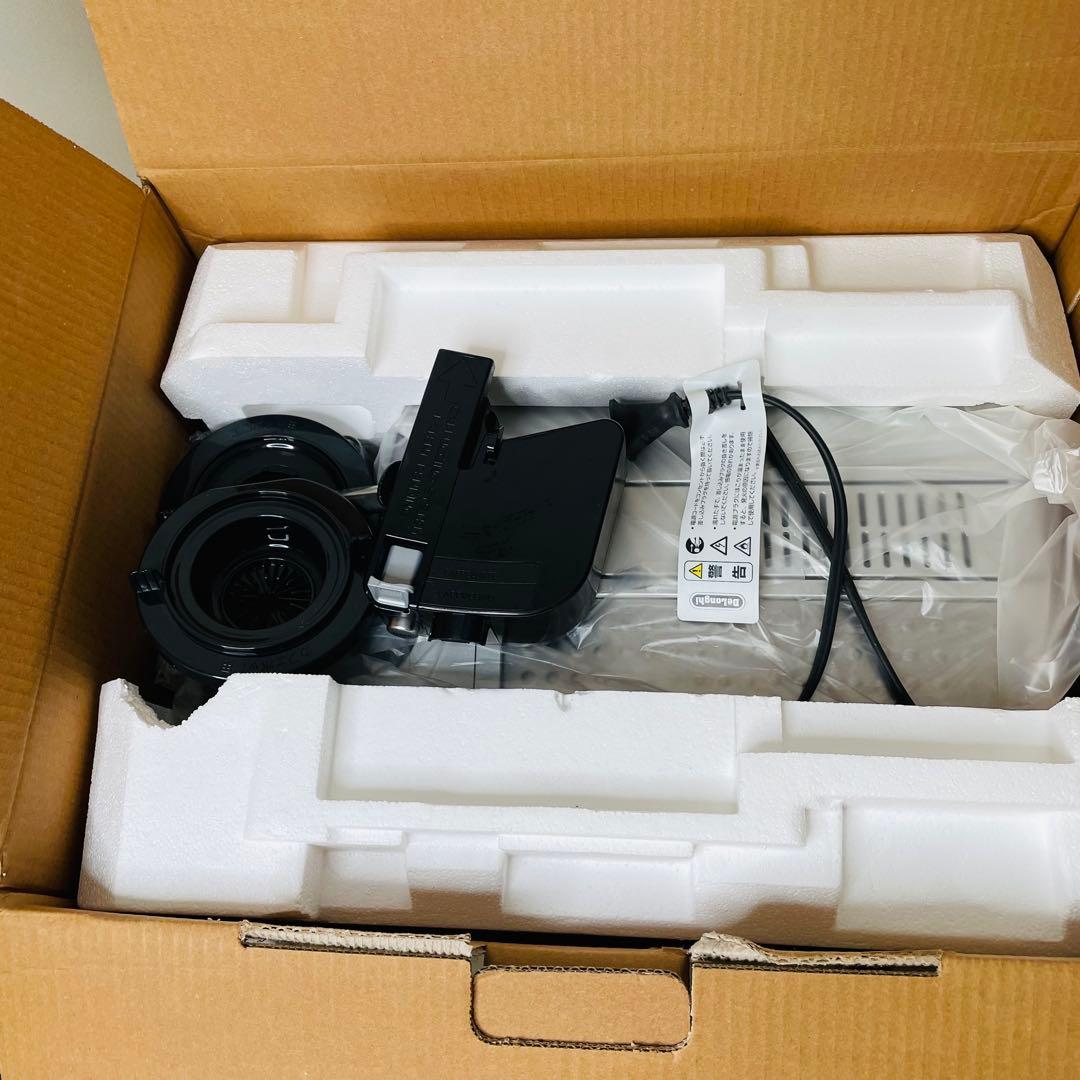 美品　デロンギ　全自動　エスプレッソマシン コーヒー　ESAM1500DK