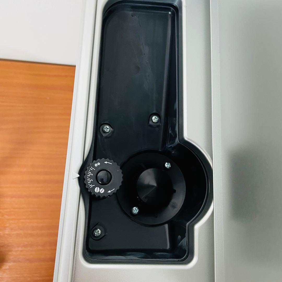 美品　デロンギ　全自動　エスプレッソマシン コーヒー　ESAM1500DK