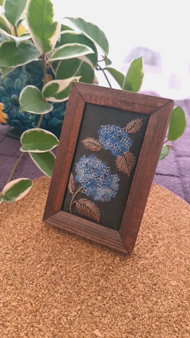 【専用】ハンドメイド　刺繍ブローチ　ヘアゴム