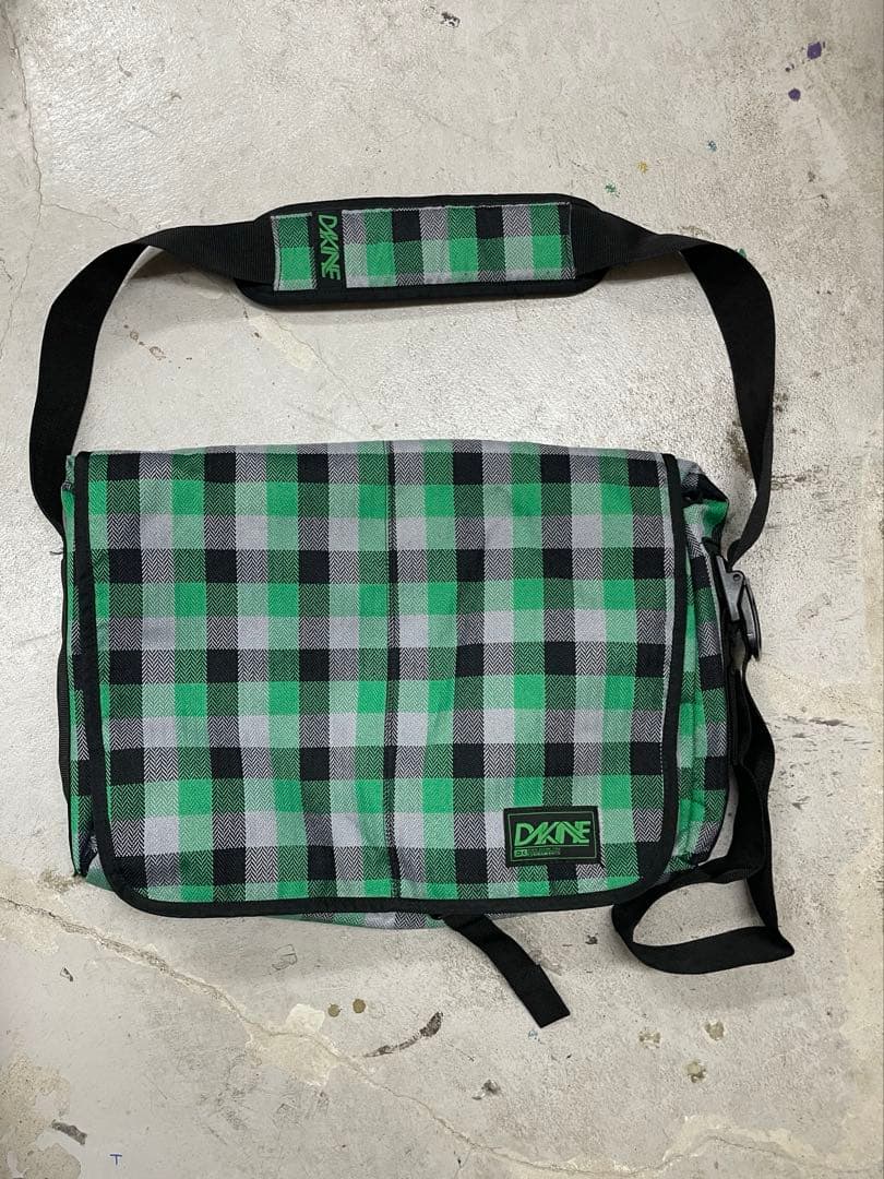 90s DAKINE ダカイン　メッセンジャーバック　チェック　y2k 緑　黒