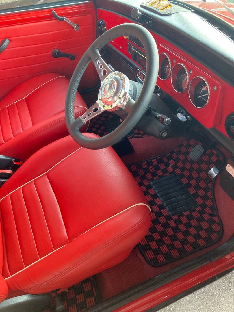 q*y様 ローバーMINI 97年式〜　モトリタ、ステアリングボス、ATエクステ