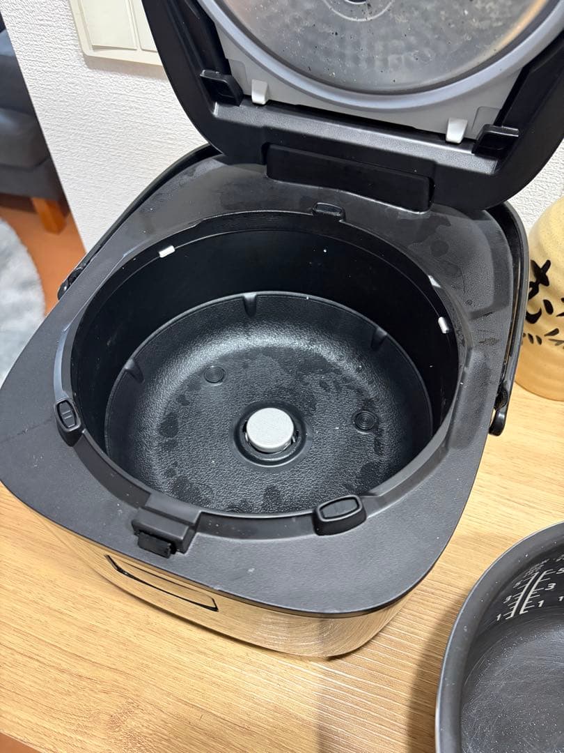 2023年製 パナソニック IHジャー 5.5合炊　炊飯器　SR-FE101