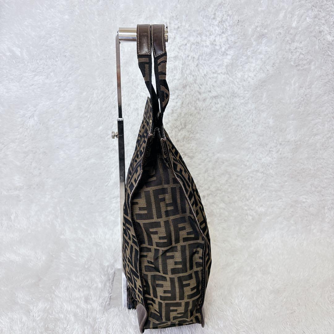 美品　フェンディ　エコバッグ　折り畳み　ズッカ　トートバッグ　A4 レザー