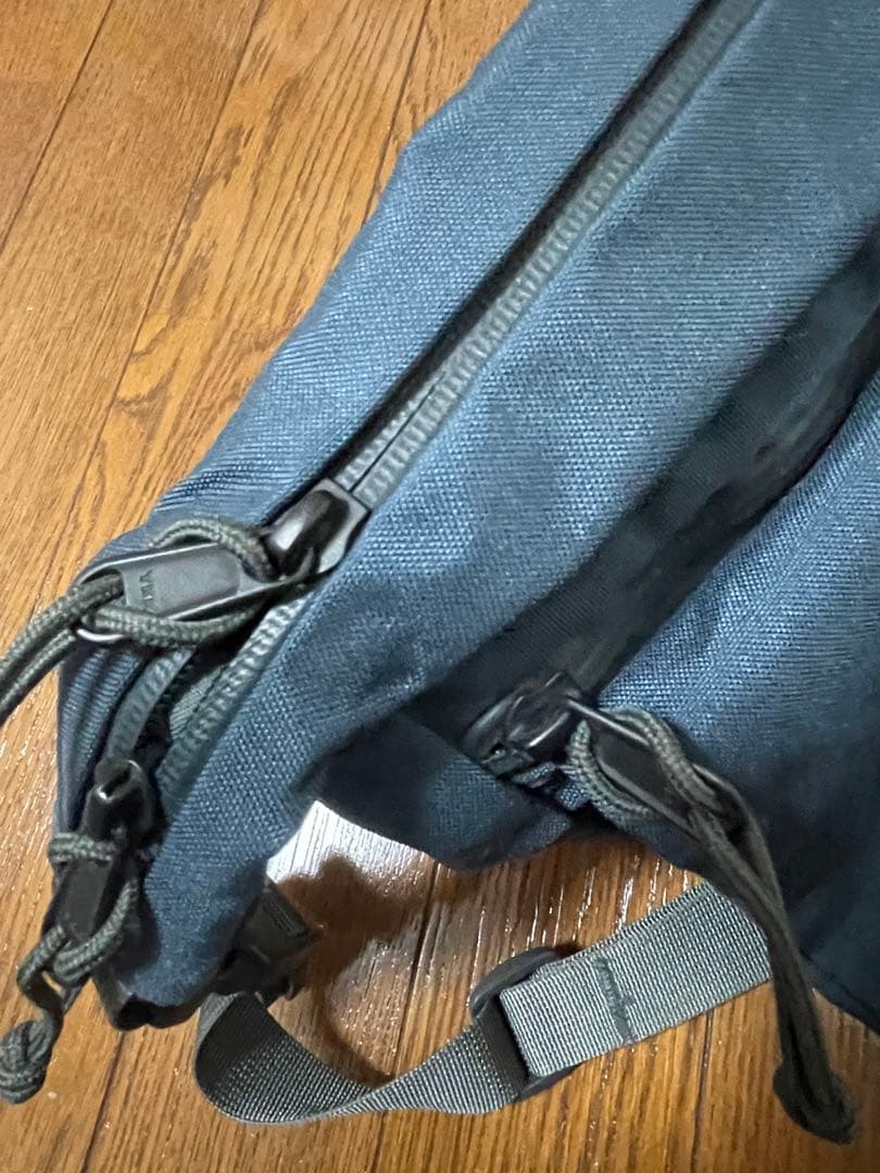 ミステリーランチMYSTERY RANCH メッセンジャーバッグ ブルーグレー