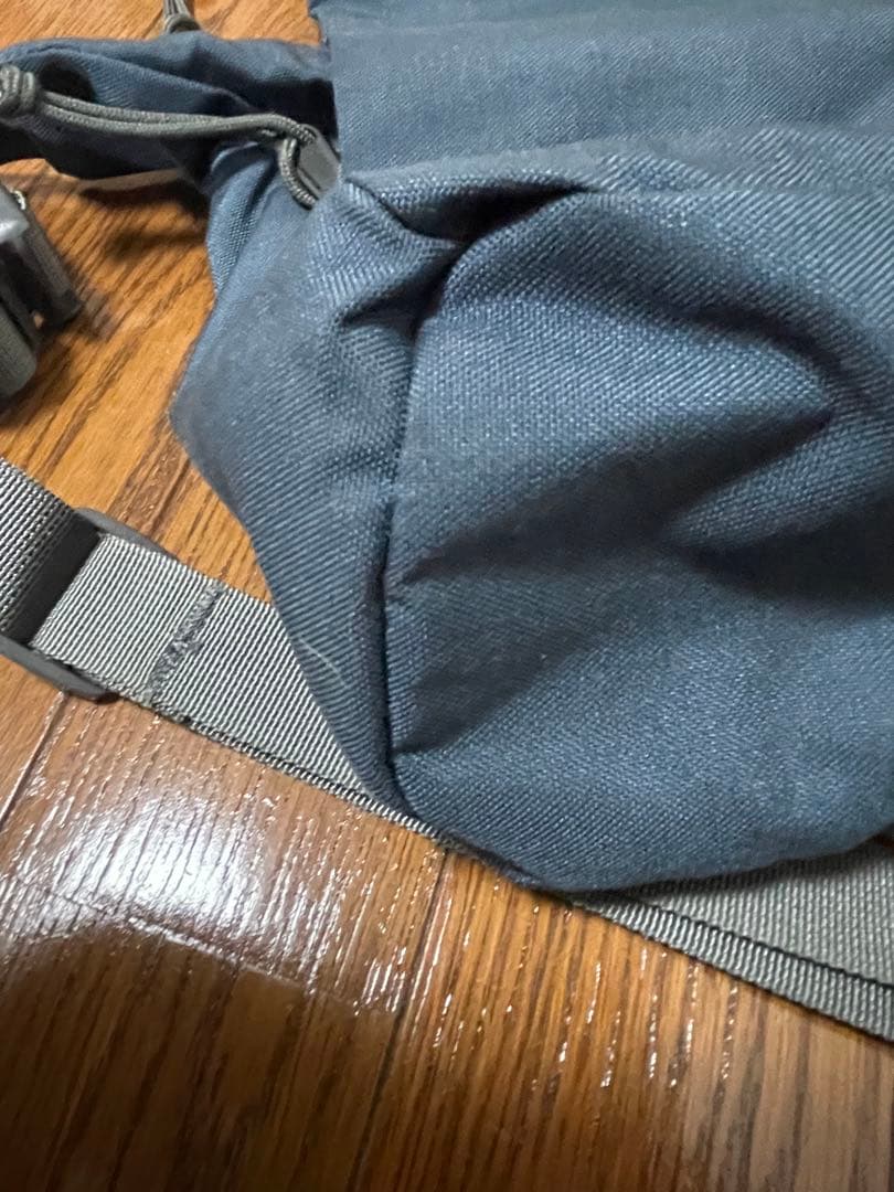 ミステリーランチMYSTERY RANCH メッセンジャーバッグ ブルーグレー