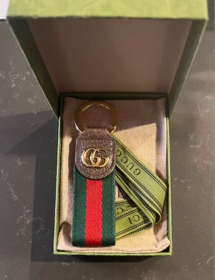 GUCCI キーホルダー ロゴ入り ボックス付き
