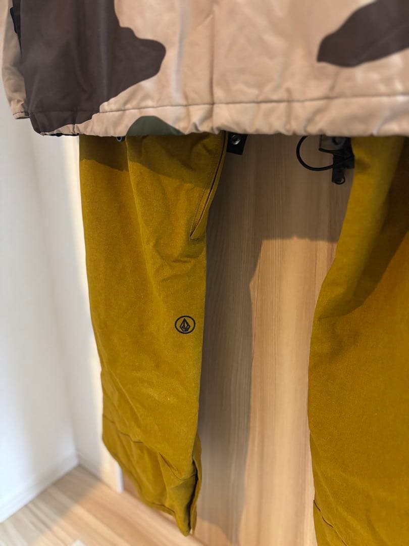 Volcom メンズスノーボードウェア カモフラージュ