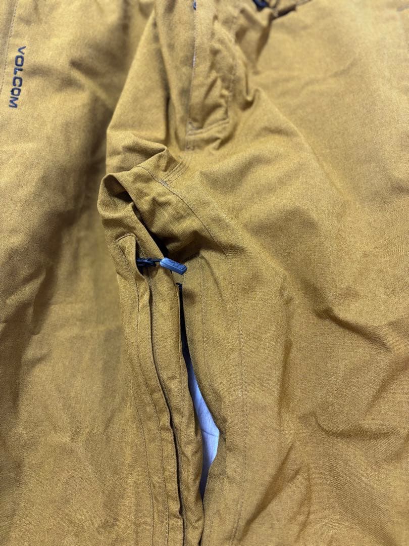 Volcom メンズスノーボードウェア カモフラージュ