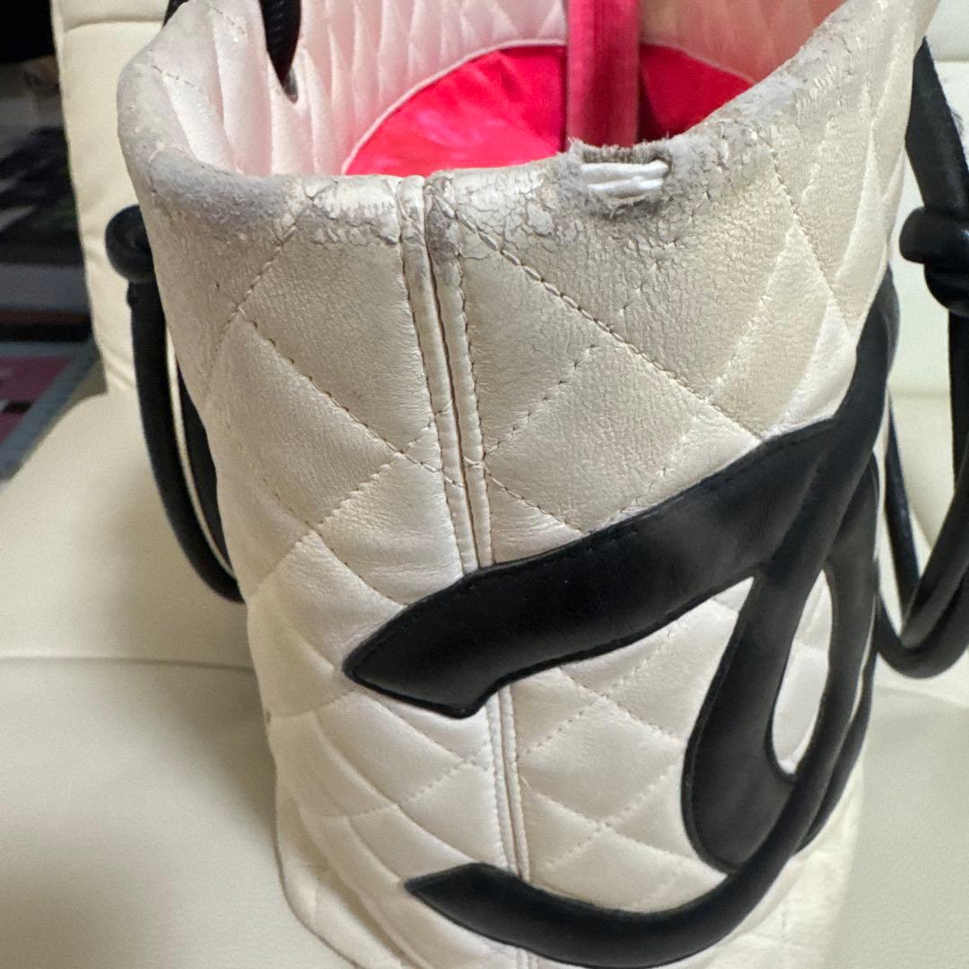 シャネルカンボンライントートバッグホワイトブラック