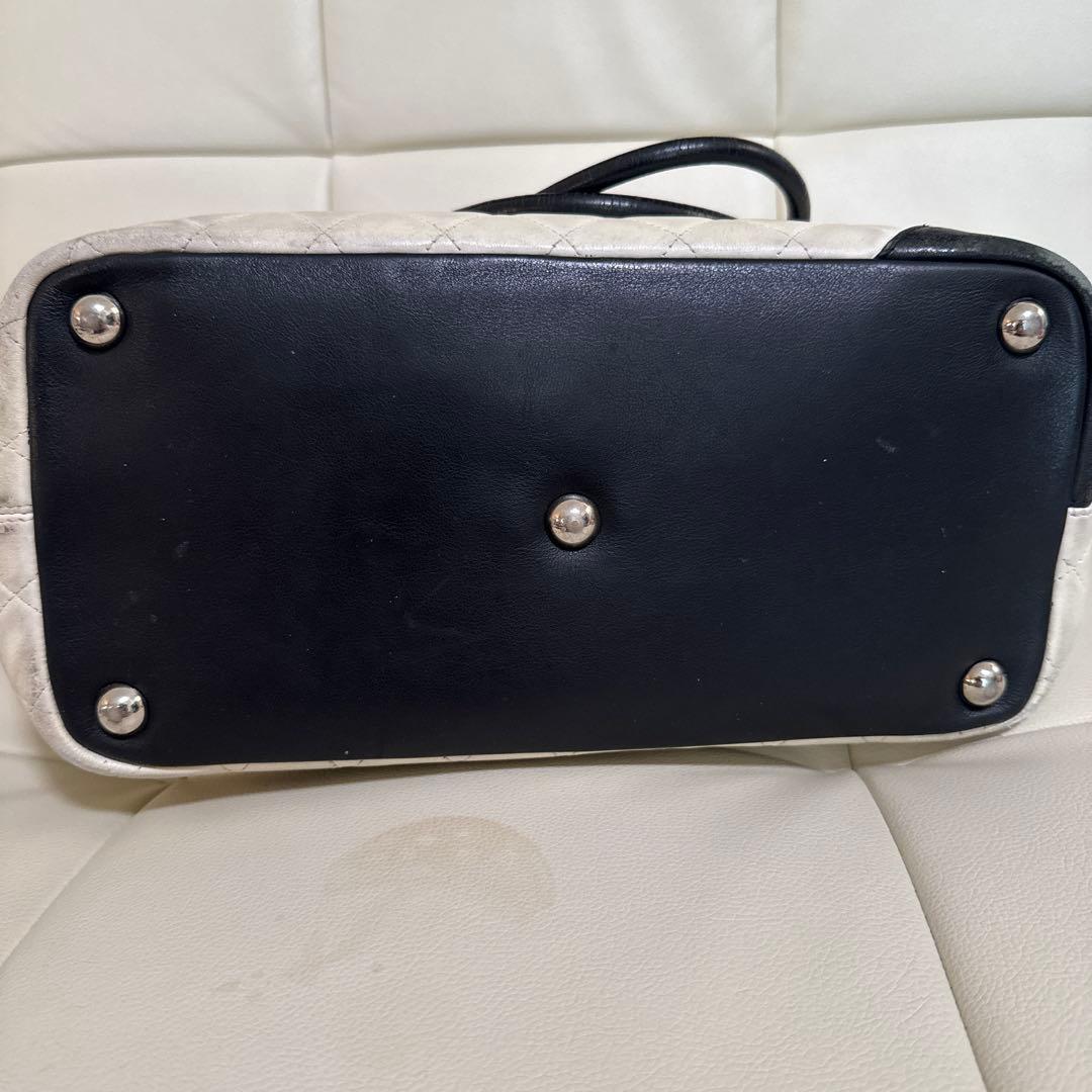 シャネルカンボンライントートバッグホワイトブラック