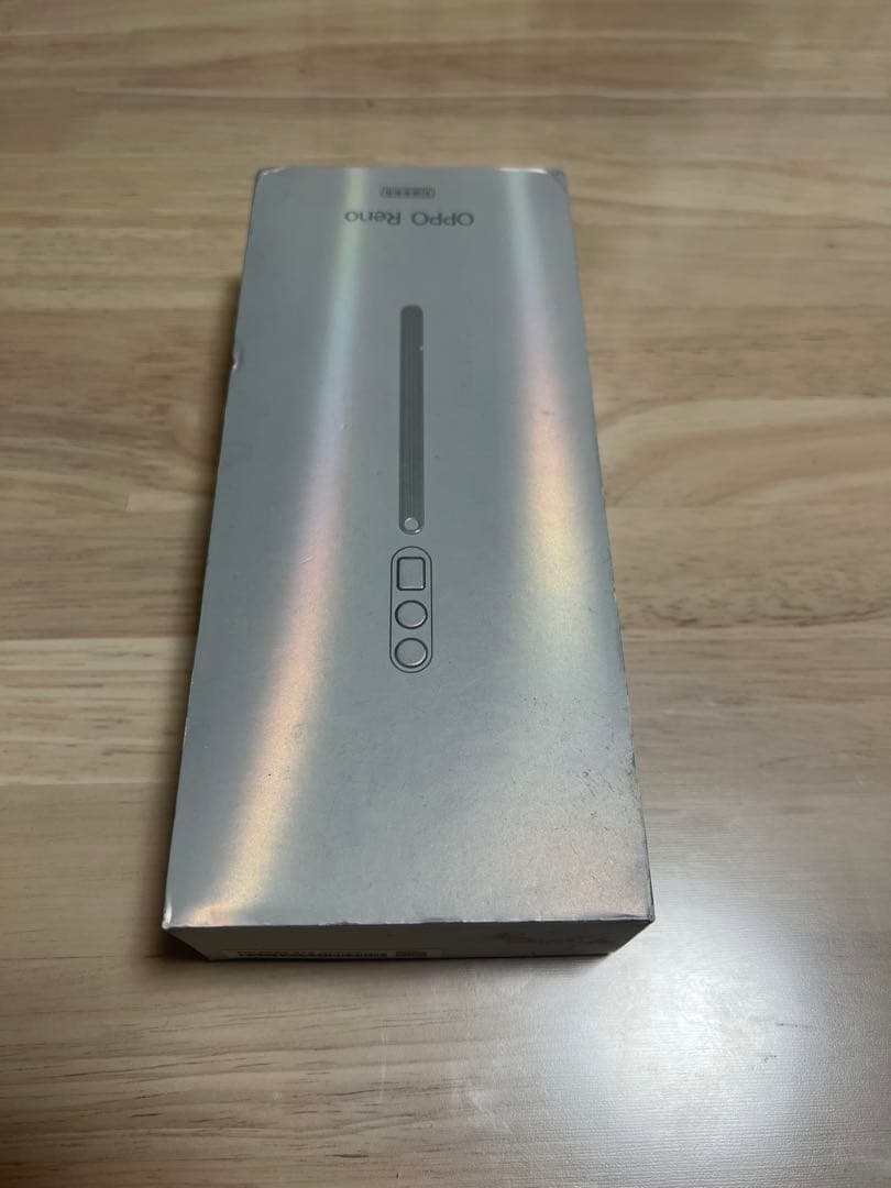 Oppo Reno スマートフォン本体と付属品