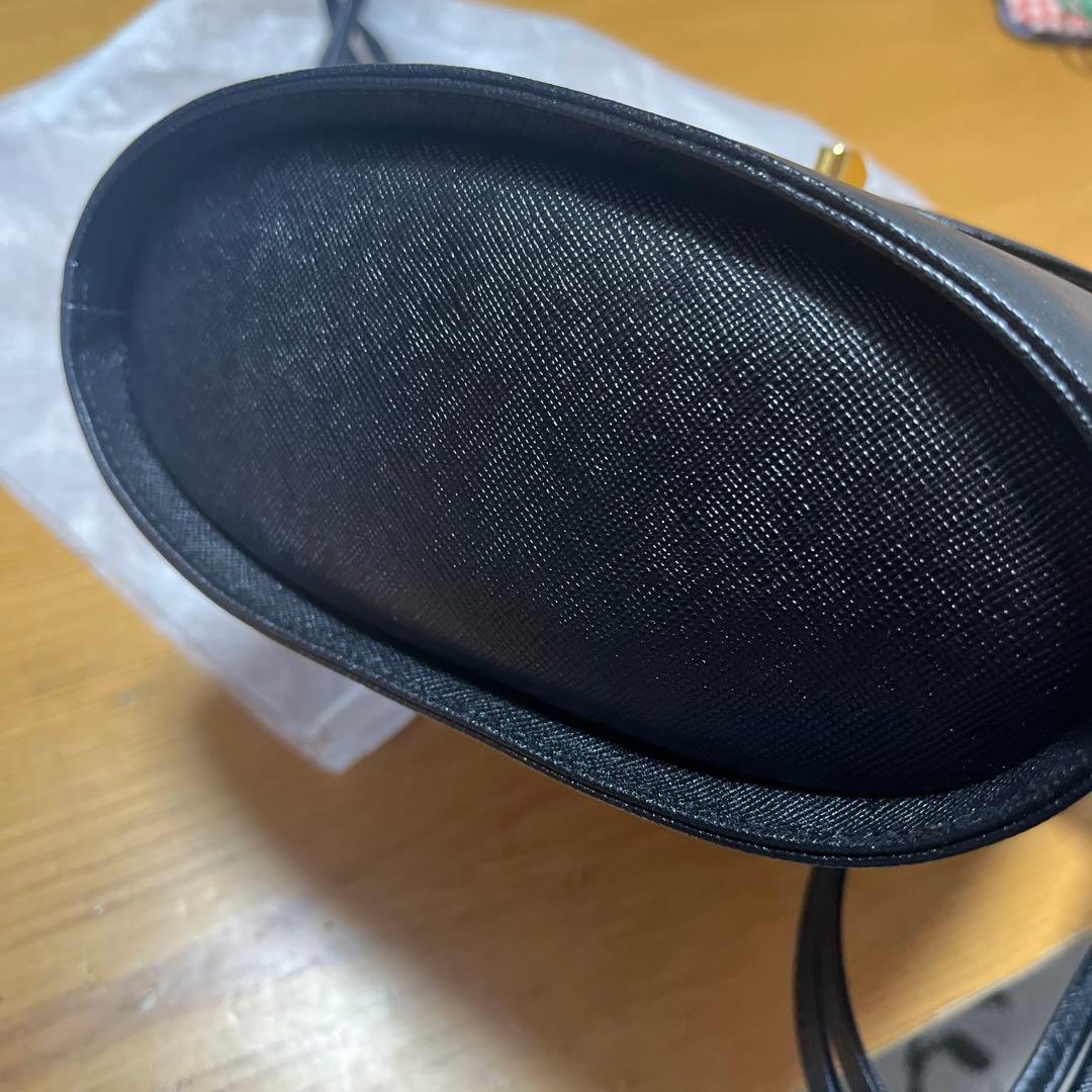 GIVENCHY 黒革セカンドバッグ