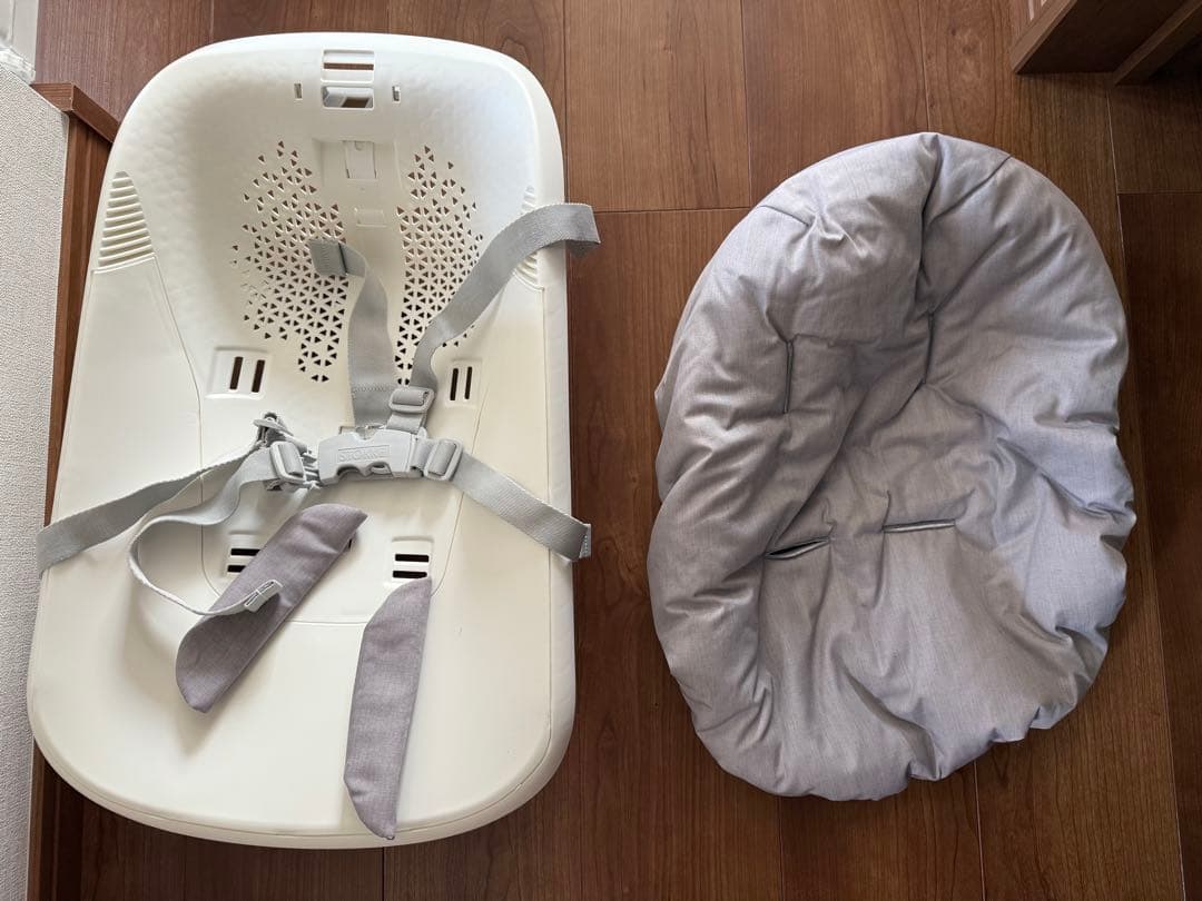 STOKKE トリップトラップ　ベビーラック グレー ハーネス付き