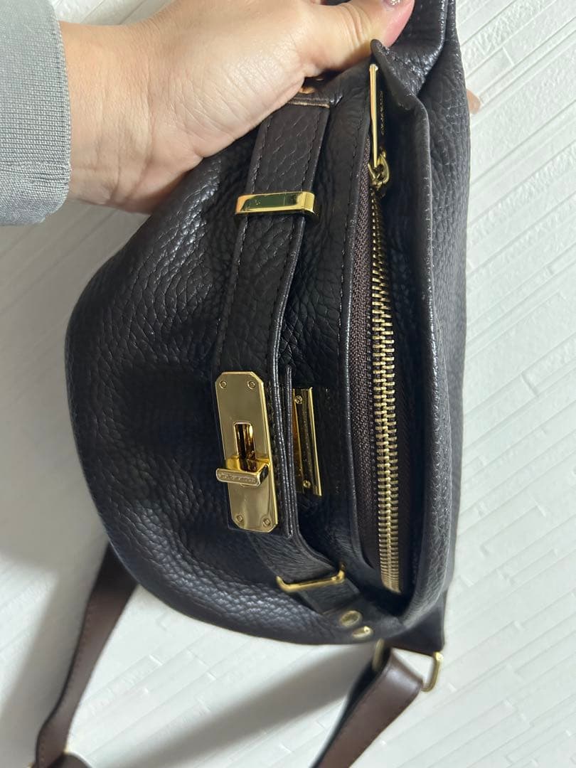 シータパランティカ　ダークブラウン ボディバッグ