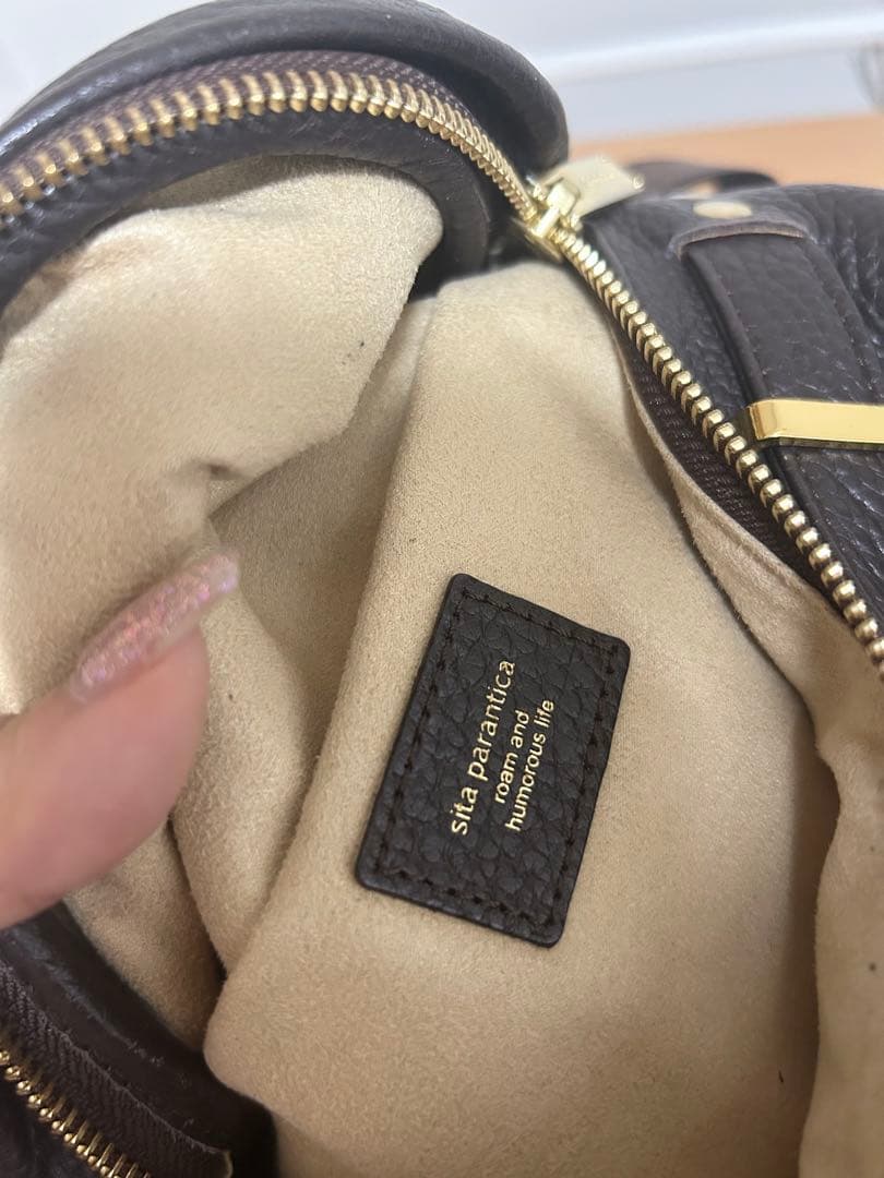 シータパランティカ　ダークブラウン ボディバッグ