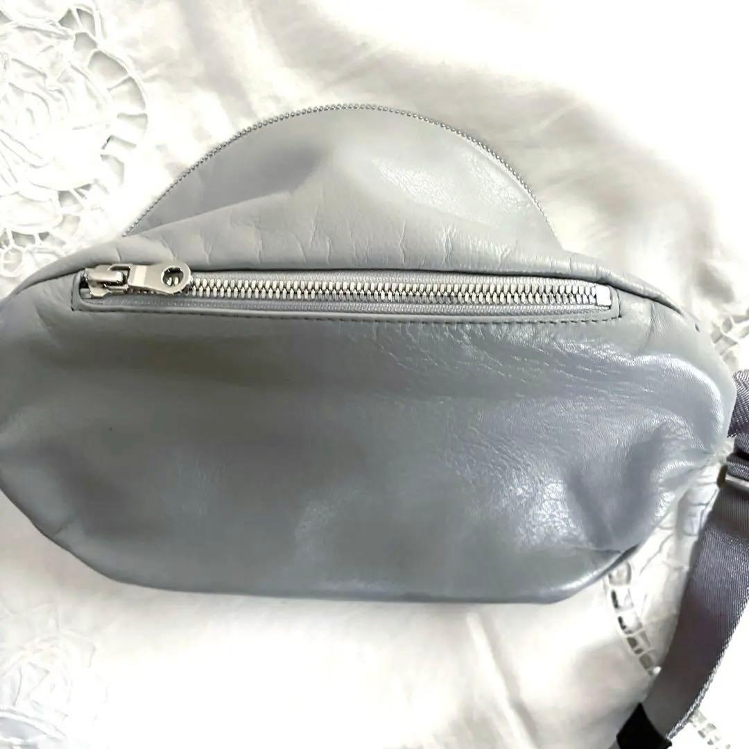 カワニシカバン cobii コビー　撥水レザー　ボディバッグ　グレー