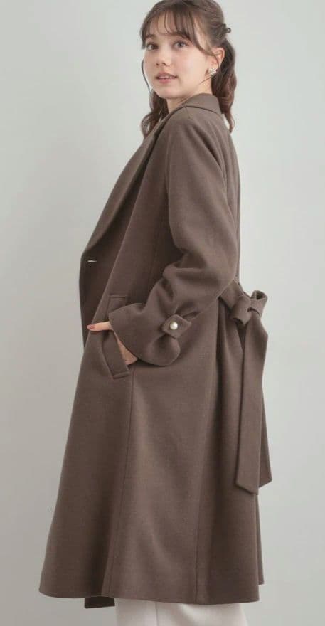 【12月25日までの出品】クチュールブローチ　パール調釦チェスターコート