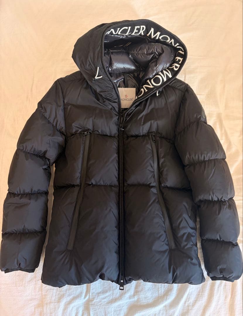 Moncler ブラック ダウンジャケット サイズ1