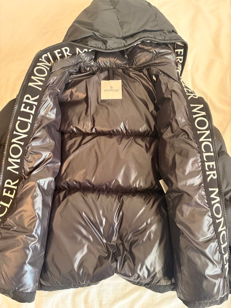 Moncler ブラック ダウンジャケット サイズ1