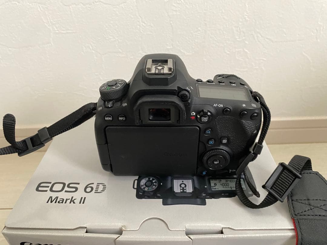 CANON 一眼レフカメラ　EOS 6D Mark II ボディ