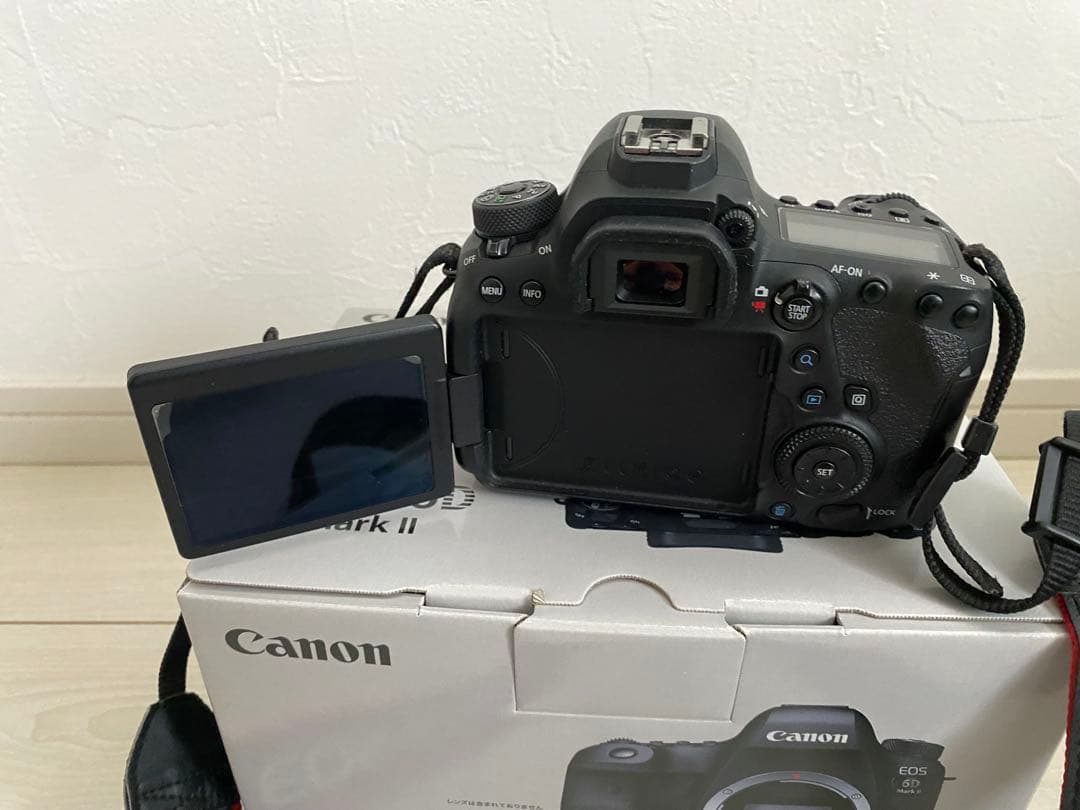CANON 一眼レフカメラ　EOS 6D Mark II ボディ