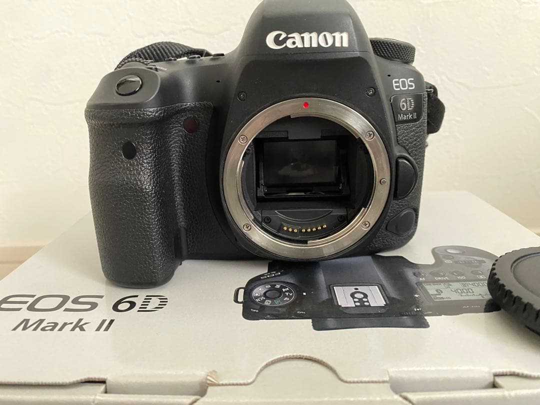 CANON 一眼レフカメラ　EOS 6D Mark II ボディ