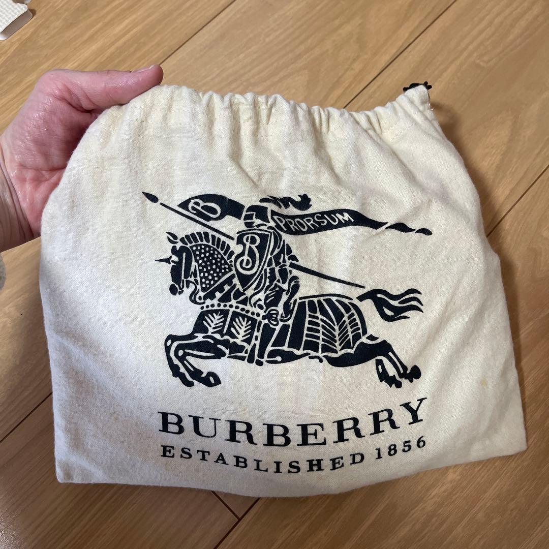 BURBERRY ハート型ショルダーバッグ　キッズ　エナメル　レア♪バーバリー