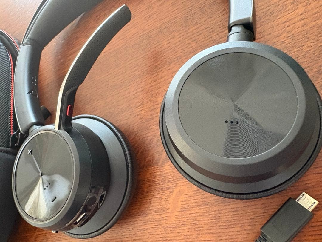 Poly ヘッドセット Voyager Focus2ヘッドホン