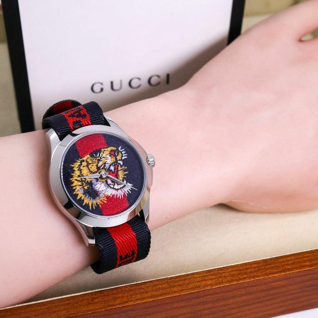 稼働 GUCCI 腕時計 トラ刺繍 Gタイムレス ネイビー タイガー 2110