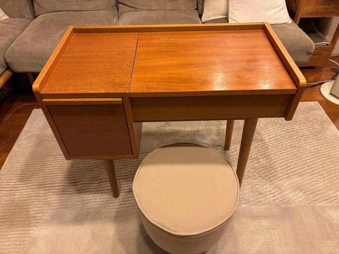 unico ドレッサー、椅子