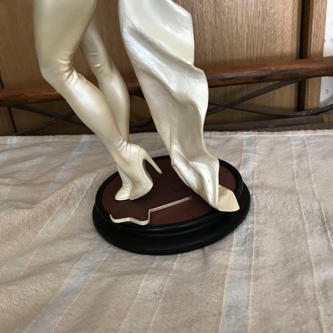 サイドショウ.エマフロスト.スタチュー