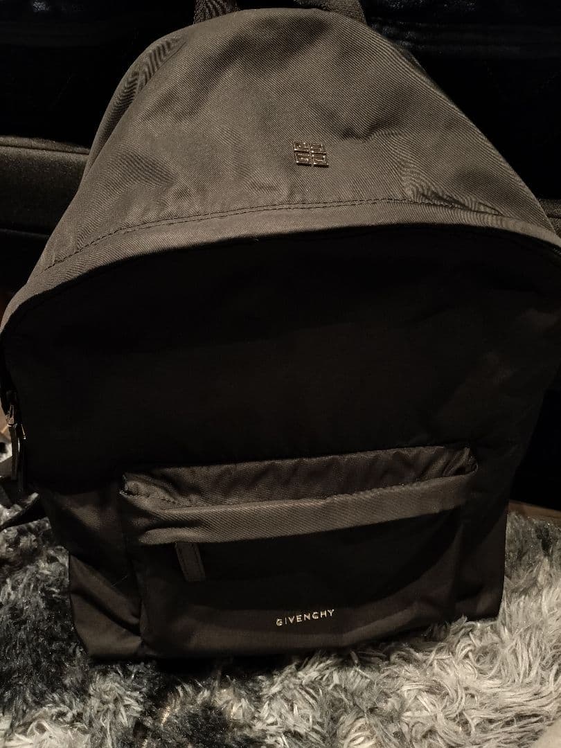 GIVENCHY ジバンシィ　エッセンシャルUバックパックリュック