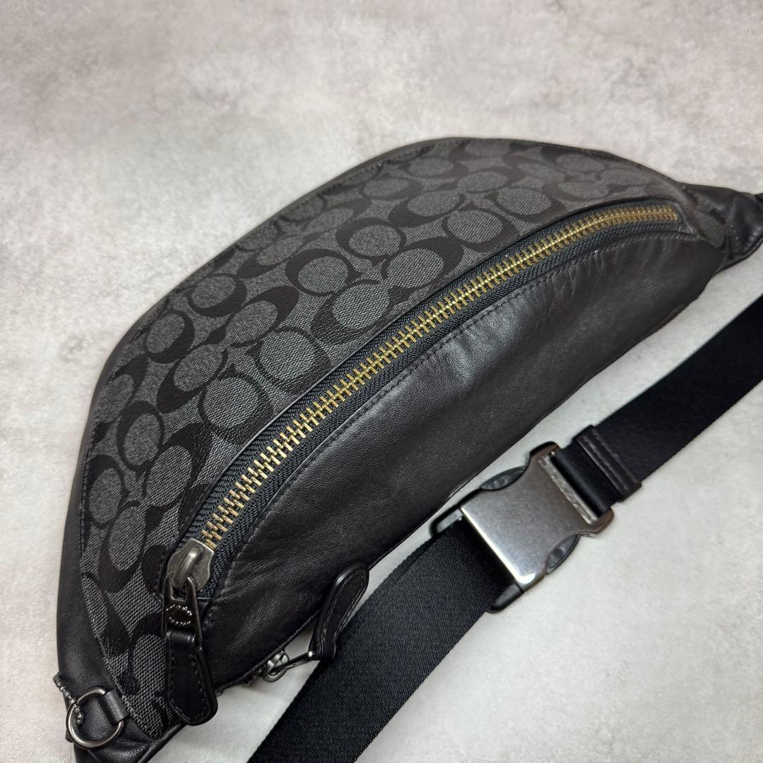 美品 コーチ ボディバッグ ショルダーバッグ クロスボディ 斜め掛け メンズ