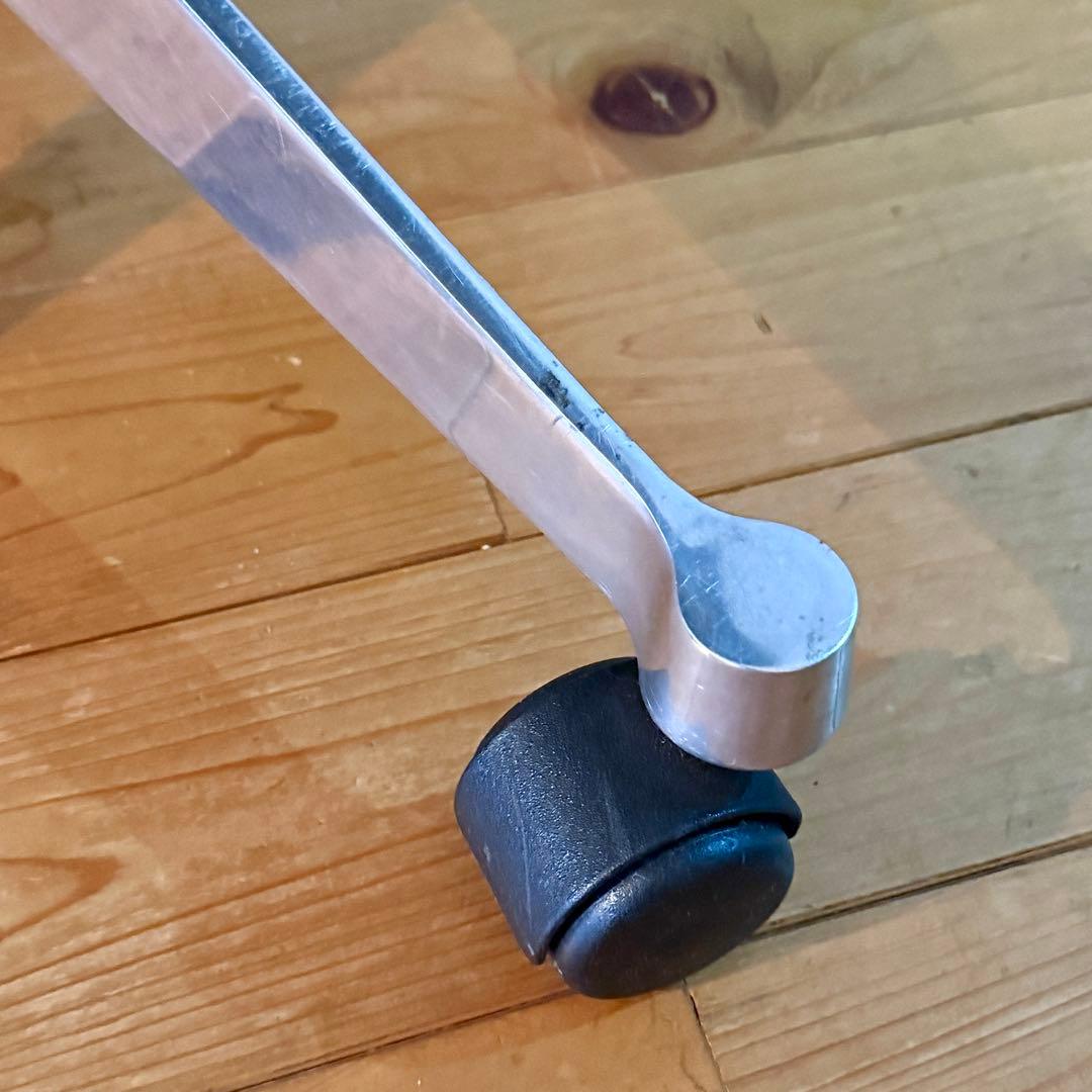 Vitra イームズ アームシェルチェア　４キャスターベース 昇降機能付き