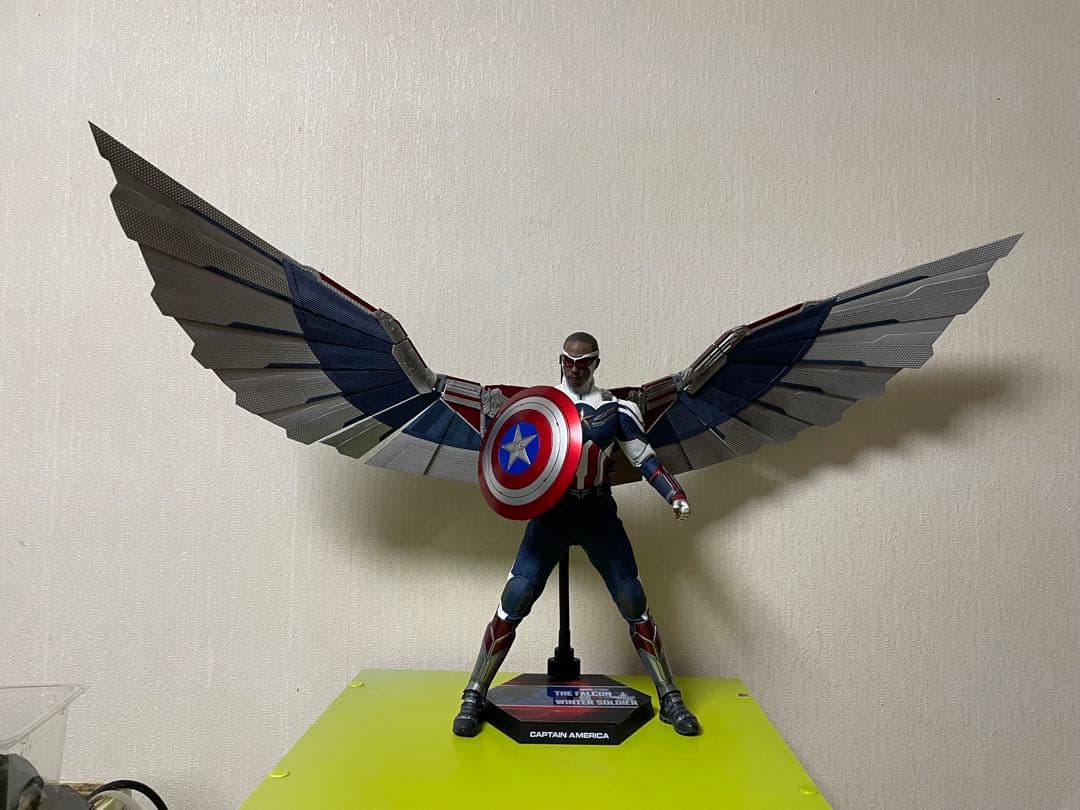 ホットトイズ　キャプテンアメリカ　(ファルコン＆ウィンター ソルジャー）