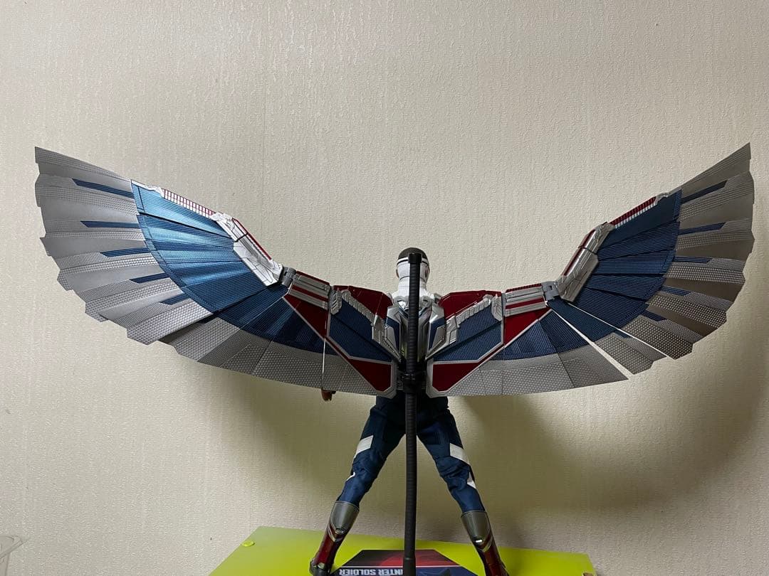 ホットトイズ　キャプテンアメリカ　(ファルコン＆ウィンター ソルジャー）