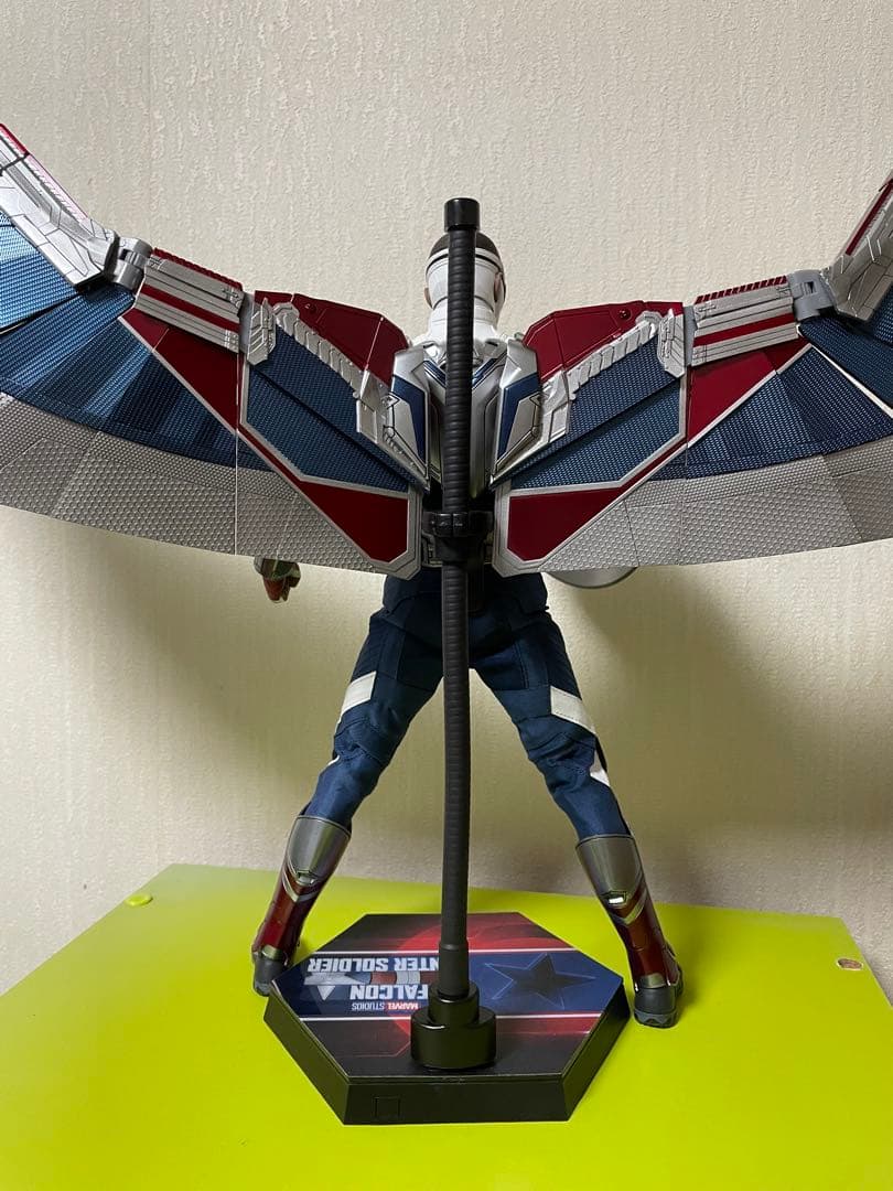 ホットトイズ　キャプテンアメリカ　(ファルコン＆ウィンター ソルジャー）